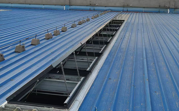 某城市大型商业综合体中庭未央排烟窗工程