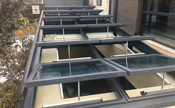 某轨道交通车辆维修车间未央排烟窗应用